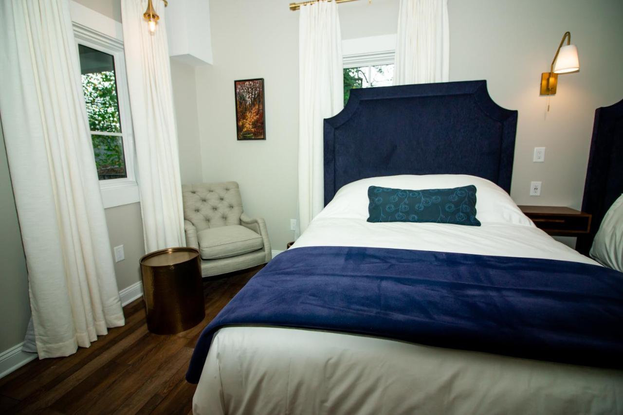 The Colonial Inn Hillsborough Buitenkant foto
